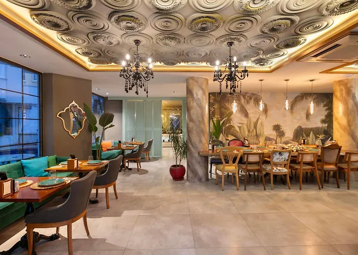Azuu Boutique Hotel 3*