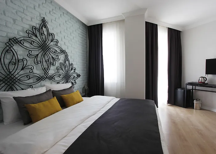 Azuu Boutique Hotel 3*