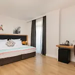Azuu Boutique