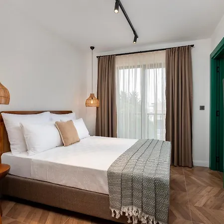 Azuu Boutique Hotel 4*