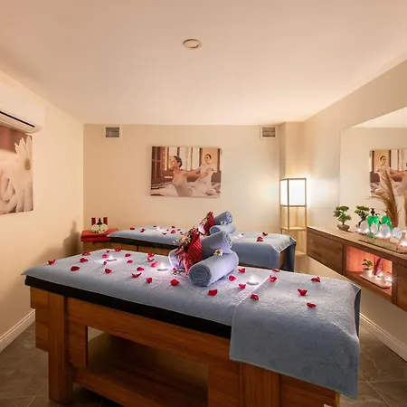 Azuu Boutique 3* אנטליה