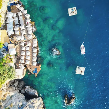 Azuu Boutique Hotel 3*