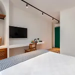 Отель Azuu Boutique