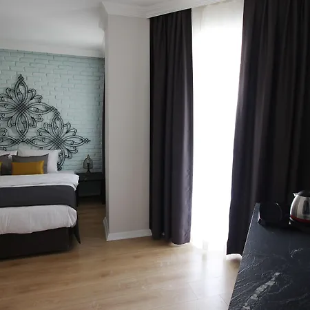 Azuu Boutique Hotel 3*