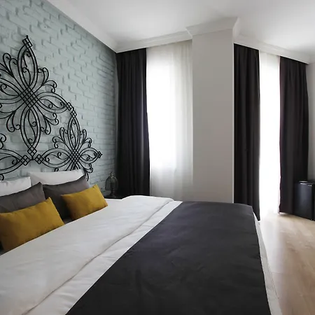 Azuu Boutique Hotel 3*